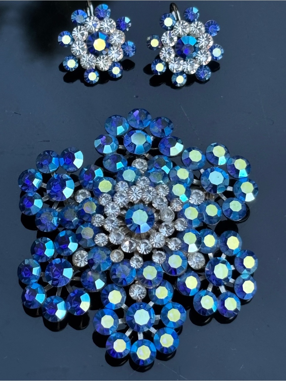 VTG Unsigned Blue Aurora Borealis Rhinestone Brooch & Earring Set
Starburst